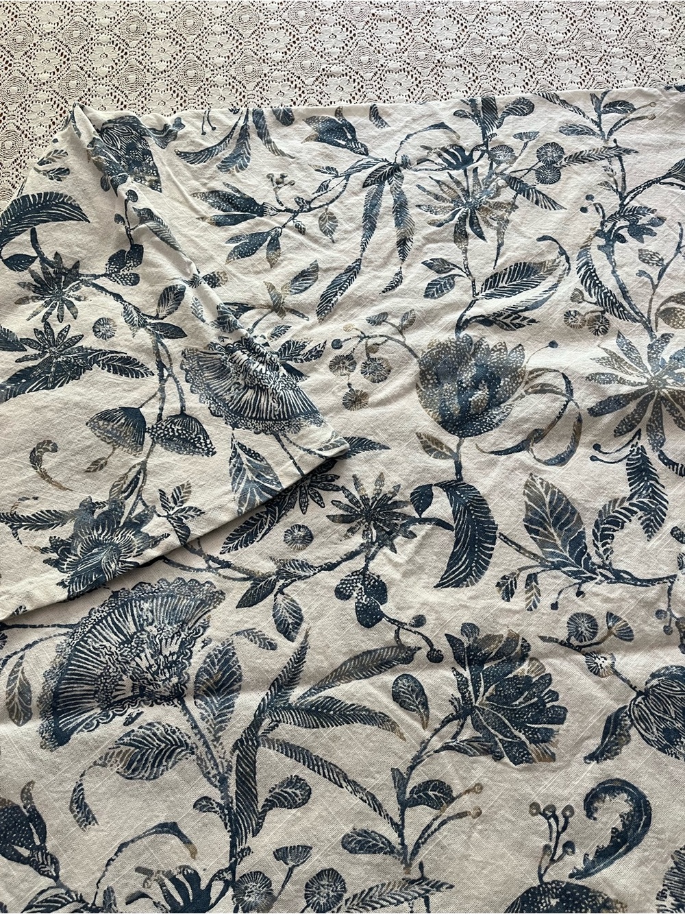 Threshold 70" Round Tablecloth